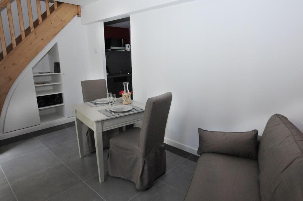 Les Communs Du Manoir Apartment Écully Cameră foto